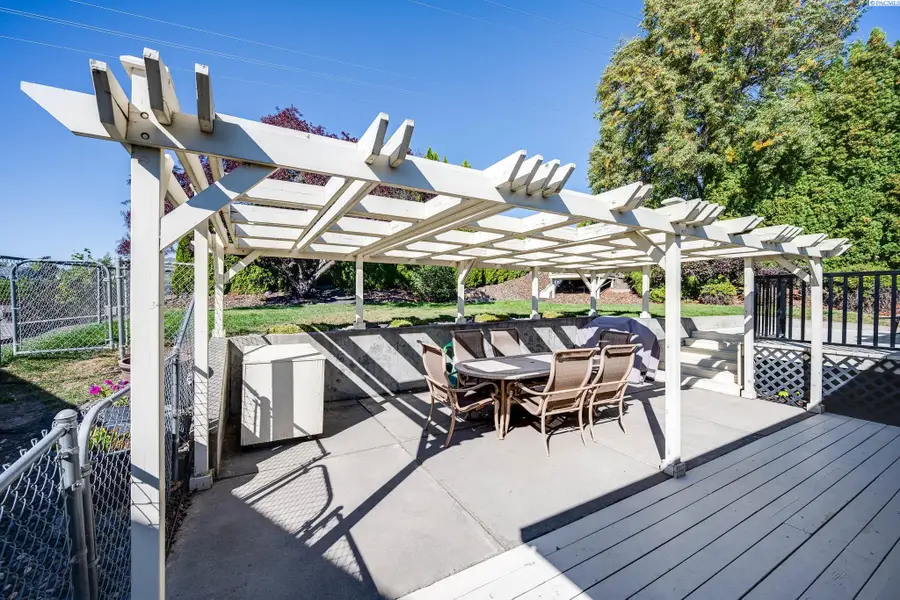 224 NW Sunrise Dr, Pullman, WA 99163 - Image #2