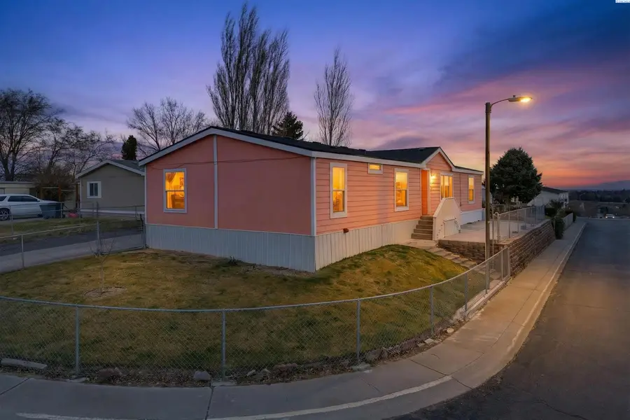 131 Windhaven Ln, Richland, WA 99352 - Image #2