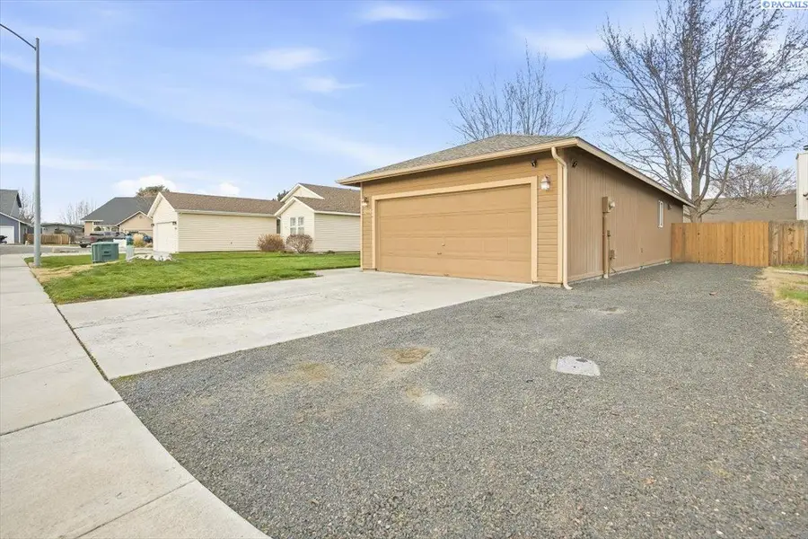 3818 W Hood Ct., Kennewick, WA 99336 - Image #2