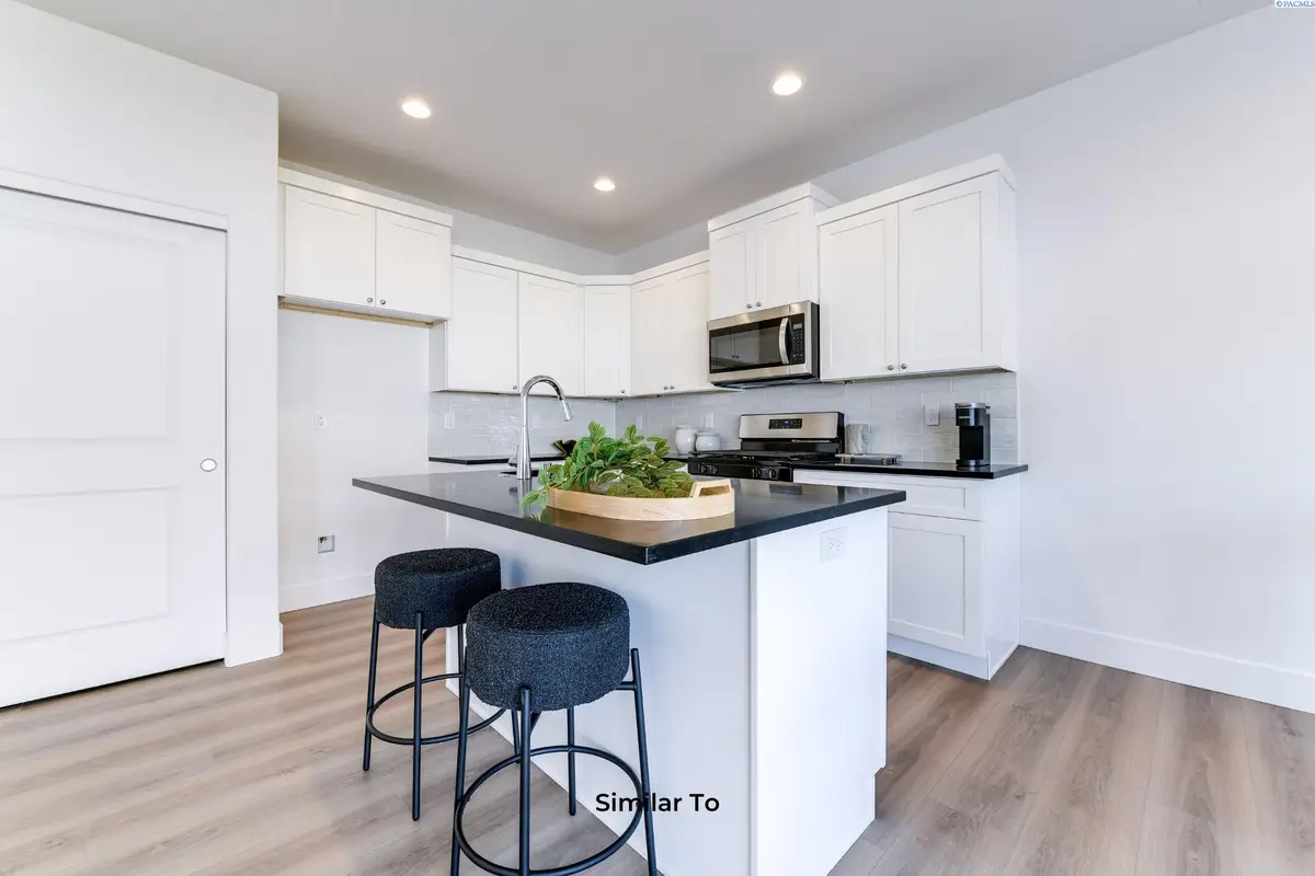 10370 Clearwater Dr, Kennewick, WA 99336 - Image #1