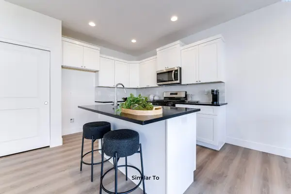 10370 Clearwater Dr, Kennewick, WA 99336