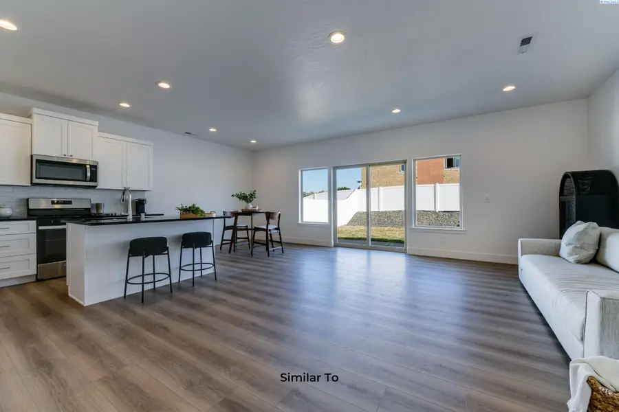 10370 Clearwater Dr, Kennewick, WA 99336 - Image #3