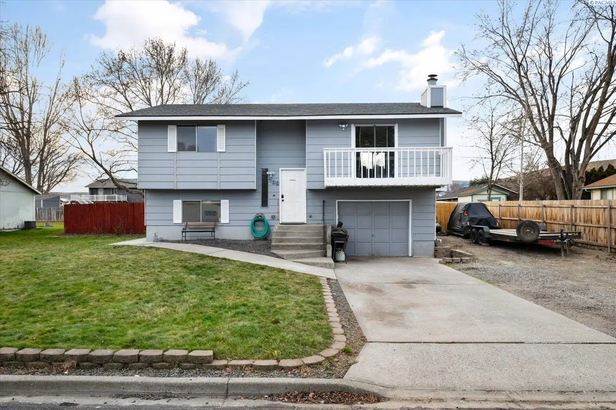 709 W 43rd Ave, Kennewick, WA 99337 - Image #1