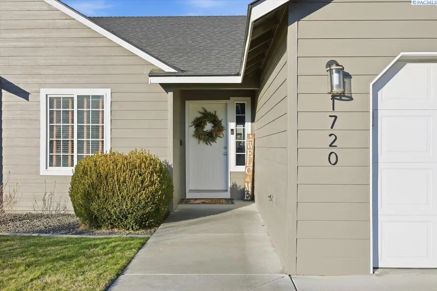 1720 W 31st Ave, Kennewick, WA 99337-2891 - Image #2