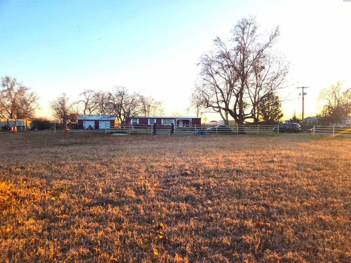 4516 Ivy Rd, Pasco, WA 99301 - Image #1