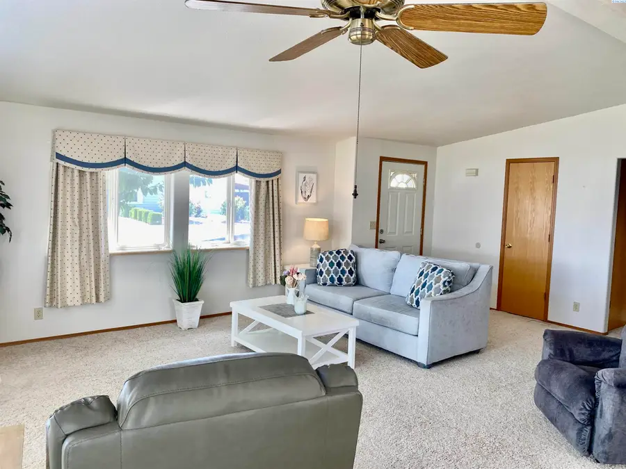 312 S Columbia Center Blvd Unit 74 #74, Kennewick, WA 99336 - #2