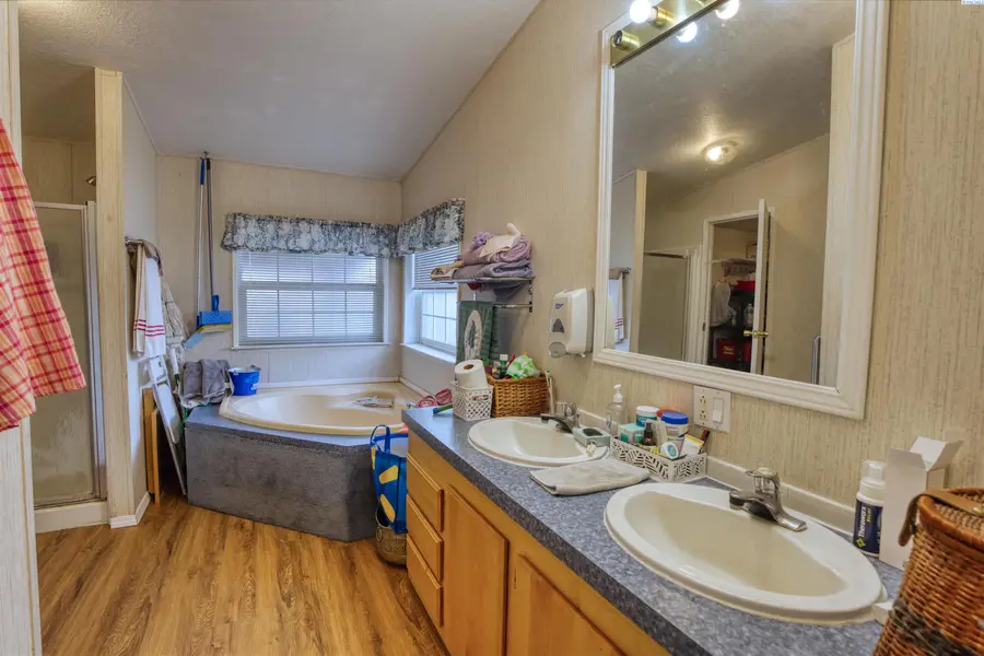 1383 Puterbaugh Rd, Grandview, WA 98930 - Image #2