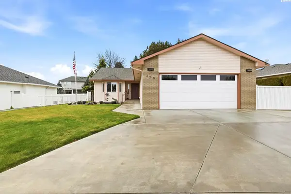 320 W Canyon Lakes Dr, Kennewick, WA 99337
