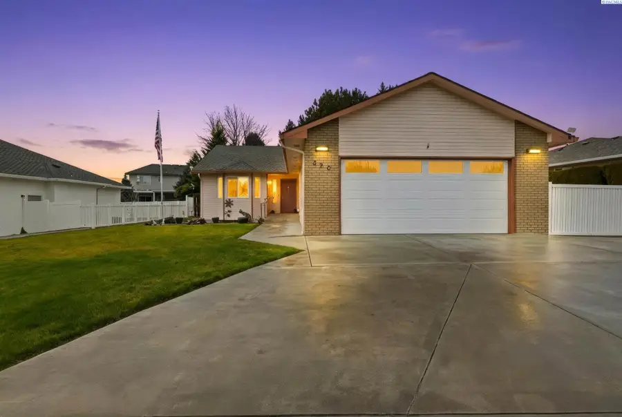 320 W Canyon Lakes Dr, Kennewick, WA 99337 - Image #2