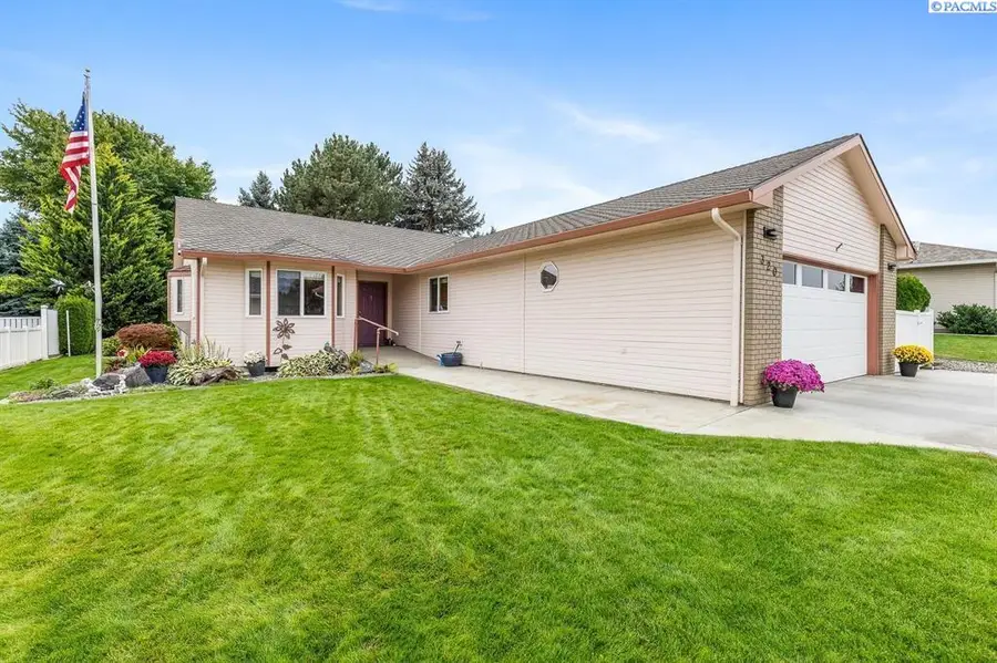 320 W Canyon Lakes Dr, Kennewick, WA 99337 - Image #3