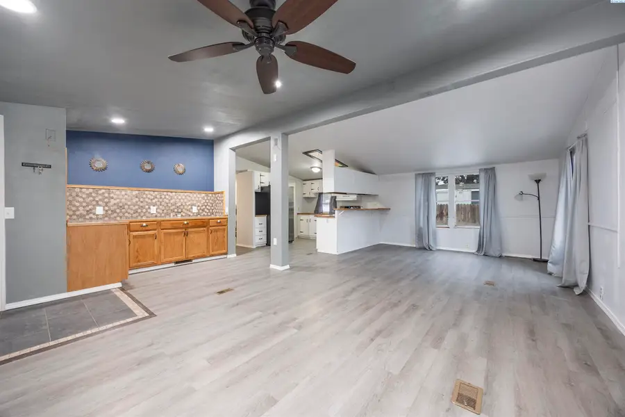 9132 W Yellowstone Ave, Kennewick, WA 99336 - Image #3