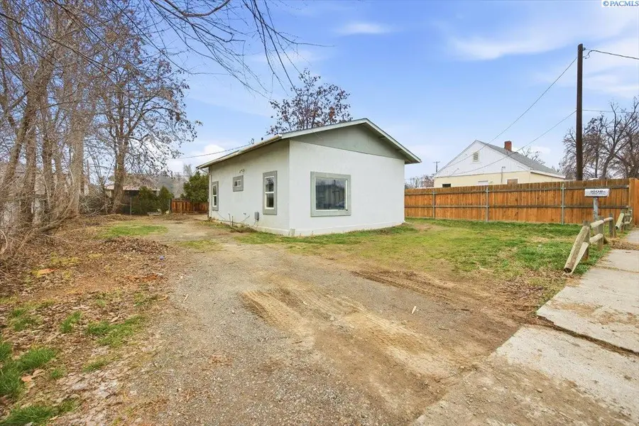 1608 W 1st Ave, Kennewick, WA 99336-5057 - Image #3