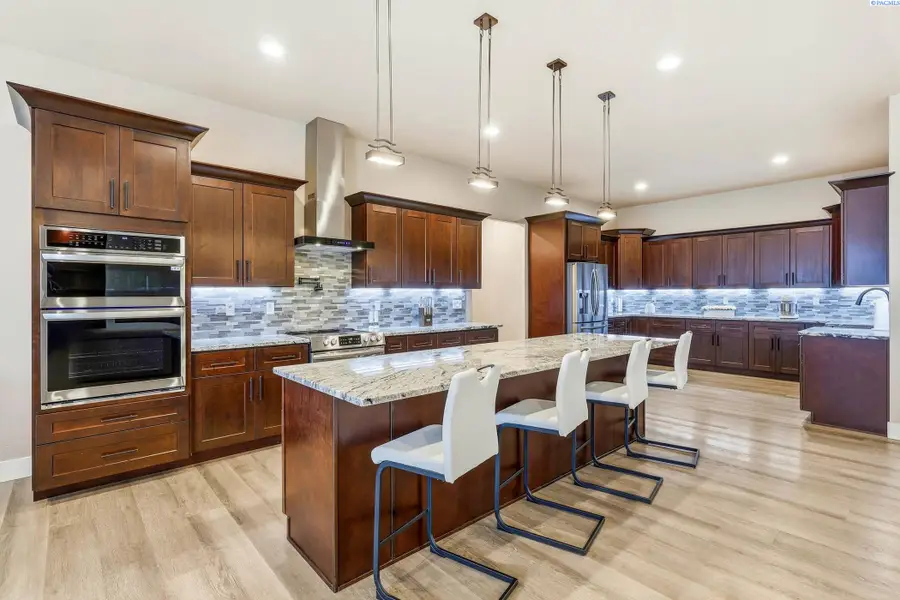 4104 S Coulee Vista Dr., Kennewick, WA 99338 - Image #2