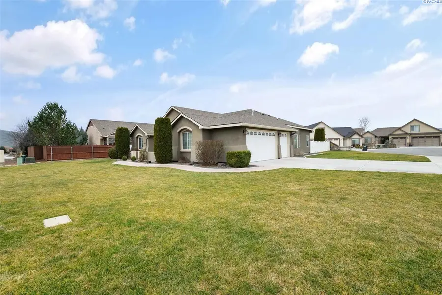 1527 Jade Ave., West Richland, WA 99353 - Image #2