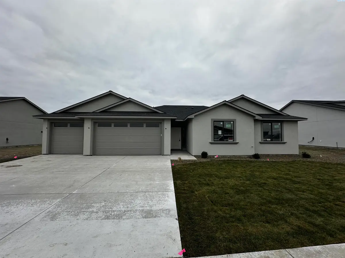 2906 E Helena St, Pasco, WA 99301 - Image #1