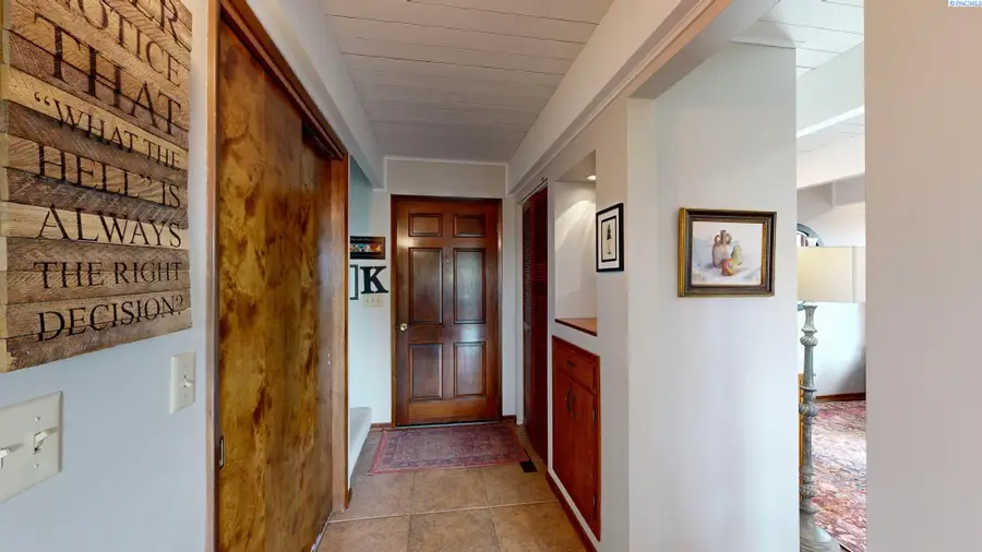 305 NW Janet St, Pullman, WA 99163-5258 - Image #2