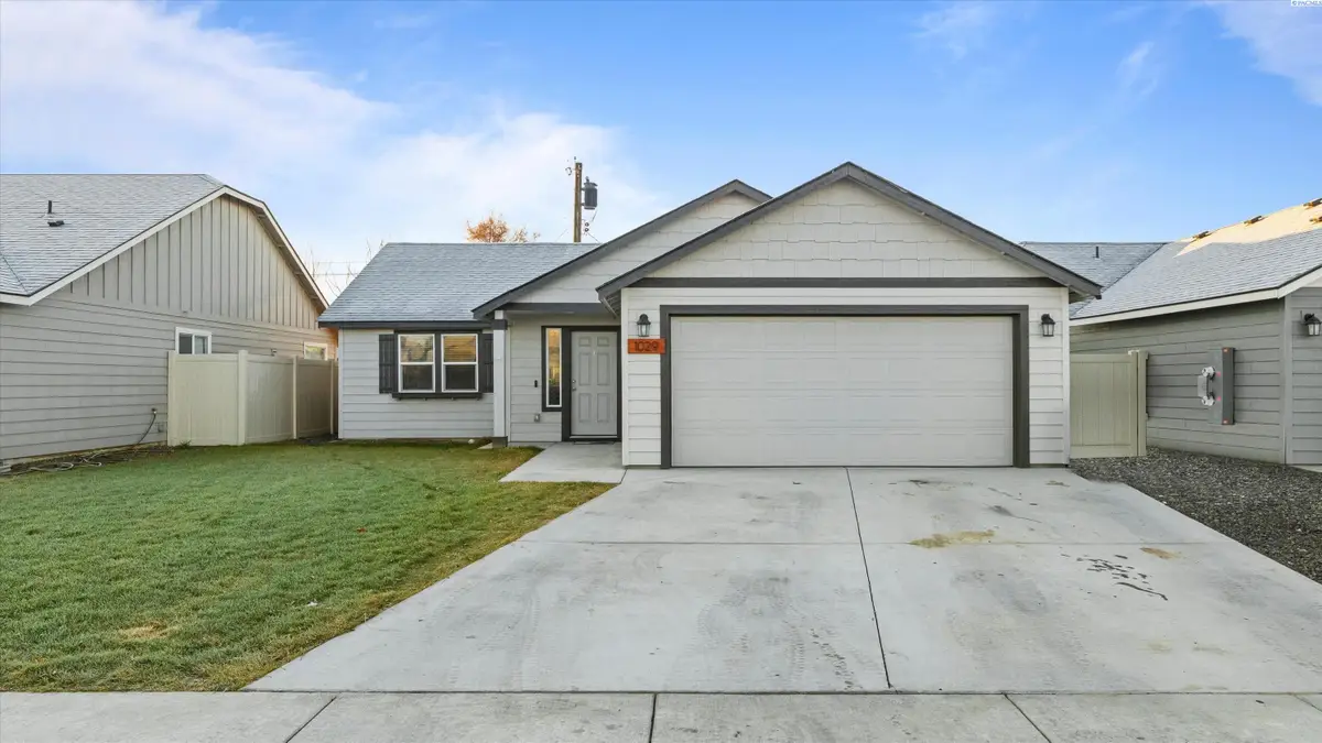 1029 W Sequoia Rd, Moses Lake, WA 98837 - #1