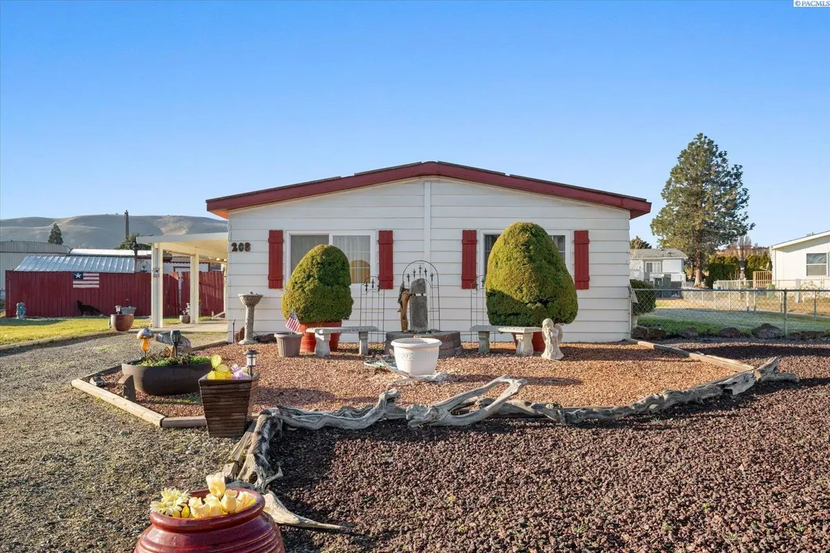 208 Crestwood Drive, Richland, WA 99352 - Image #1