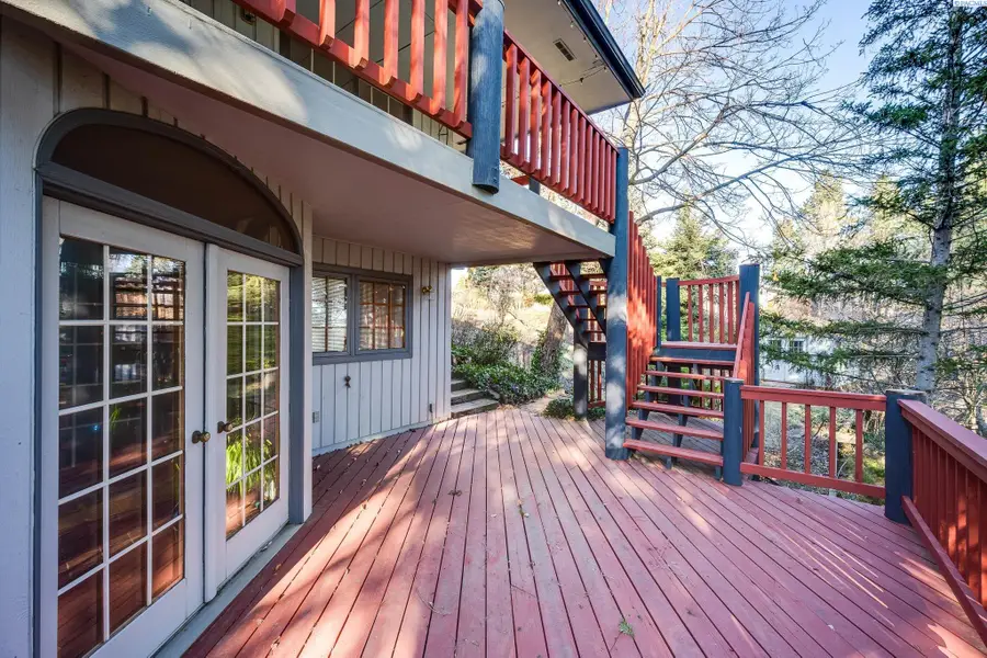 945 SW Alcora Dr, Pullman, WA 99163 - Image #2