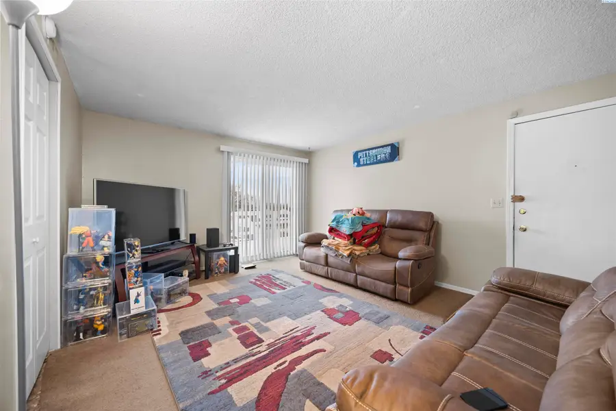 1013 Second Ave, Zillah, WA 98953 - Image #2