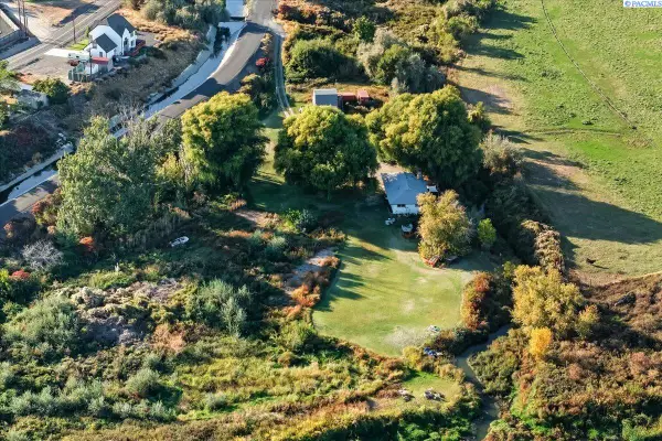 84609 N Yakima River Dr, West Richland, WA 99353