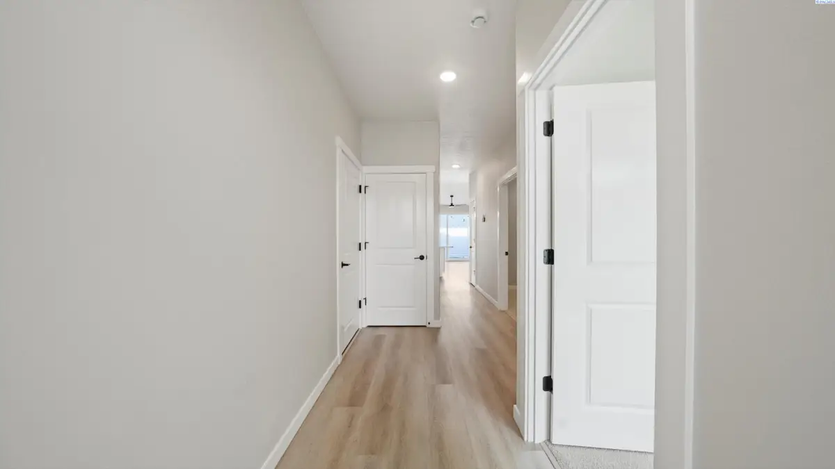 1374 Kalani Ct, West Richland, WA 99353 - Image #1