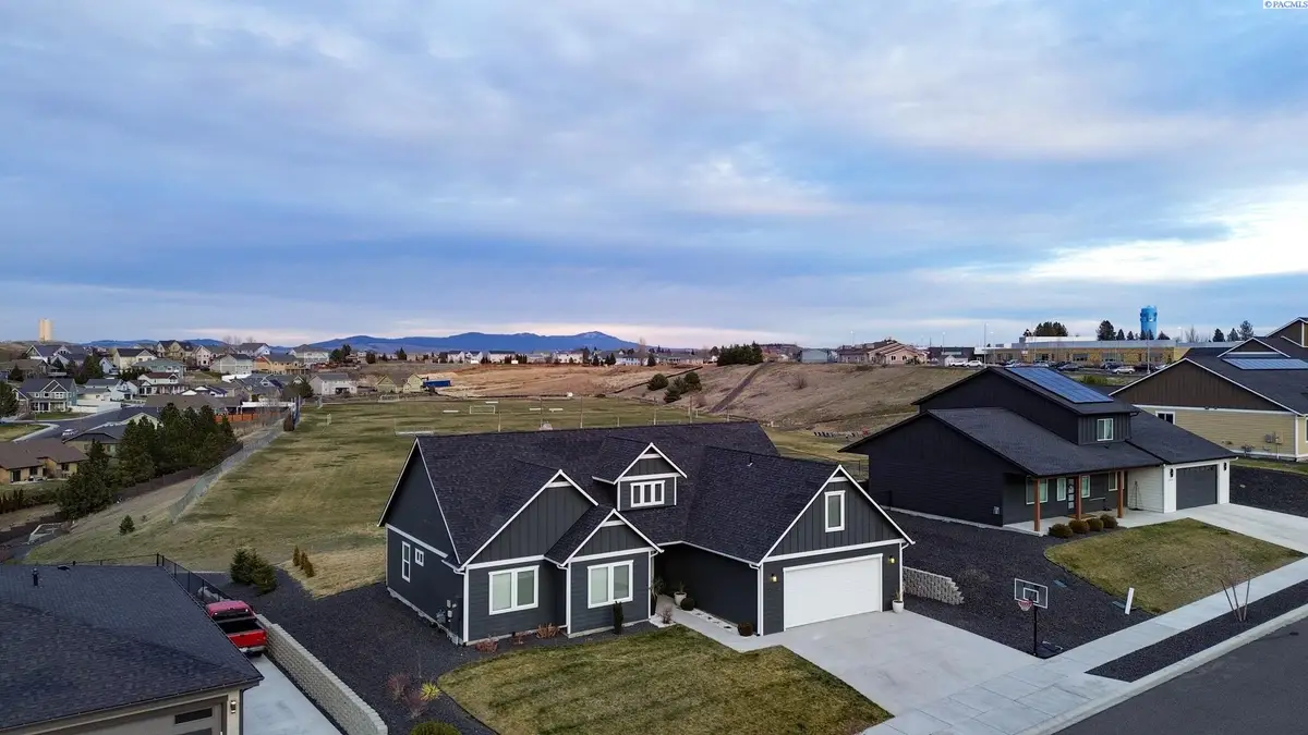2080 NW Canyon View Dr, Pullman, WA 99163 - Image #1