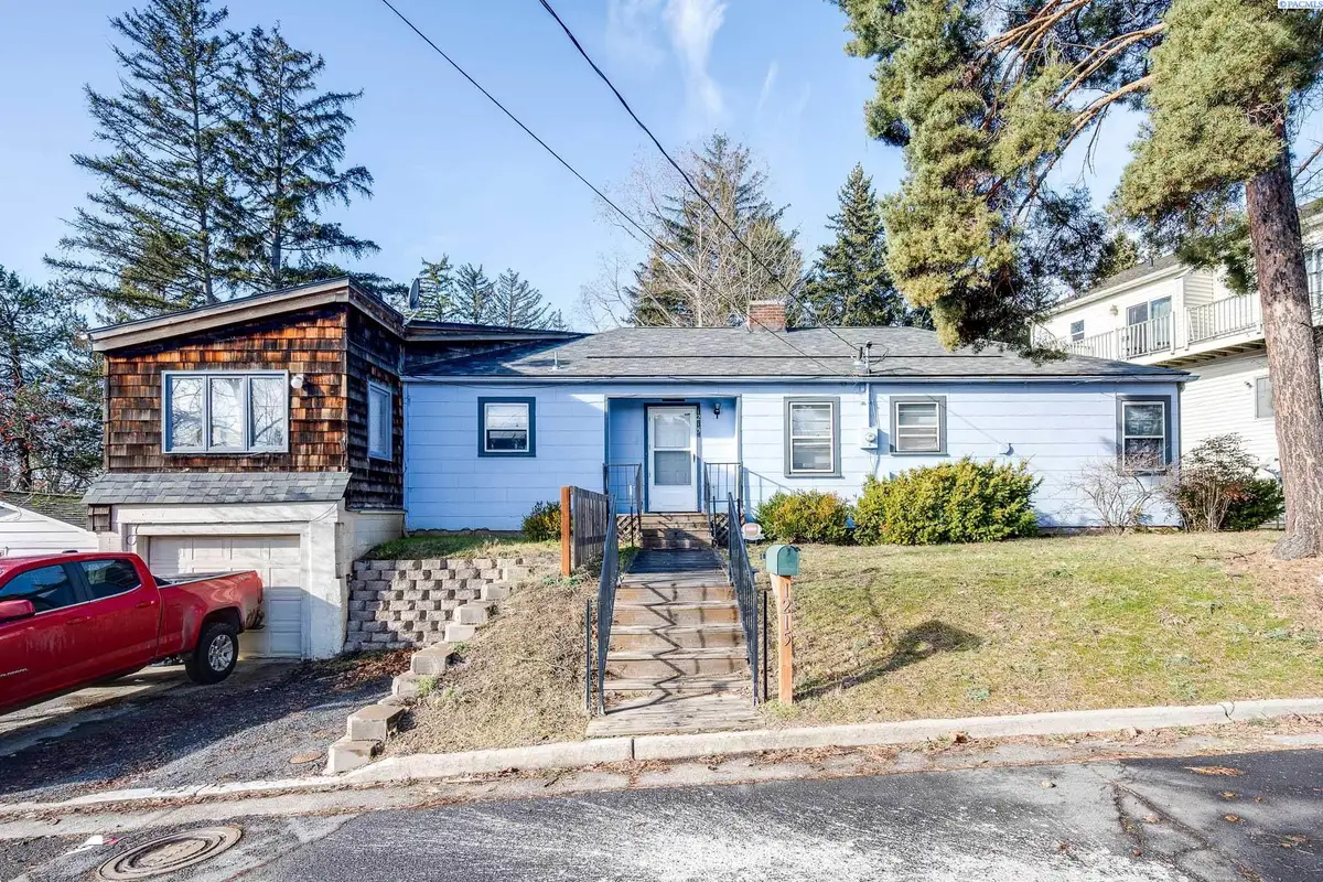 1215 NE Myrtle St, Pullman, WA 99163 - Image #1