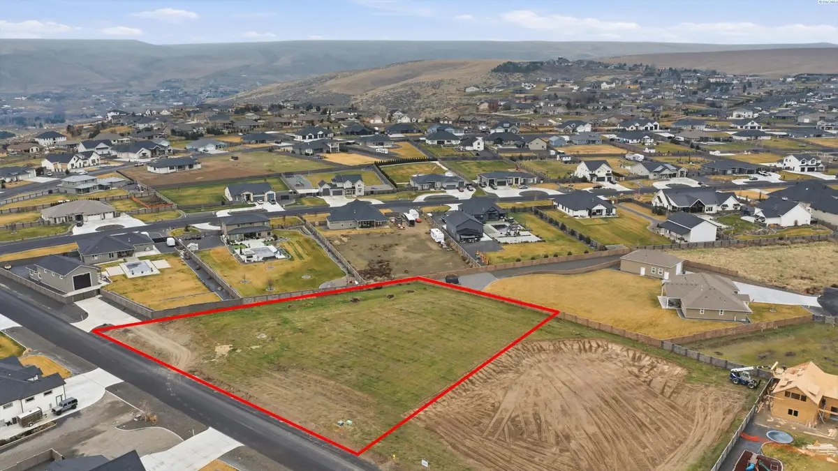 13012 Steeplechase Dr, Kennewick, WA 99338 - Image #1