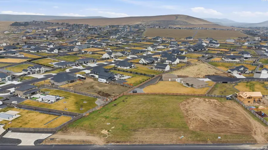 13012 Steeplechase Dr, Kennewick, WA 99338 - Image #3