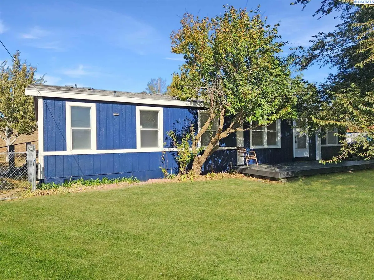 108 1st St, Endicott, WA 99125 - #1