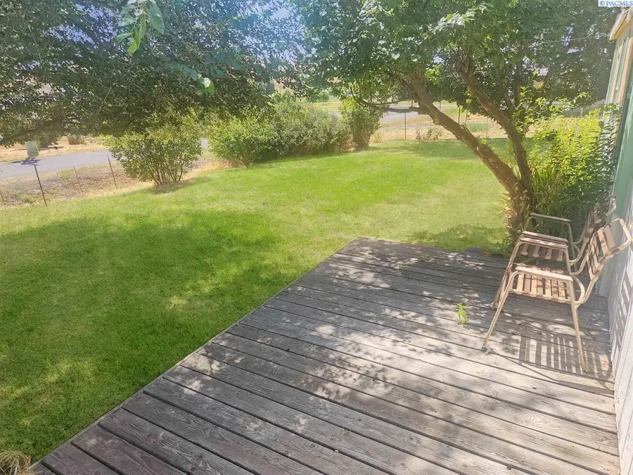 108 1st St, Endicott, WA 99125 - #2