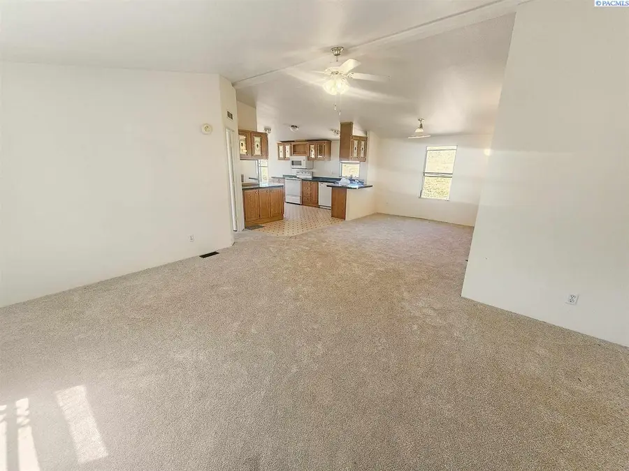 108 1st St, Endicott, WA 99125 - #3