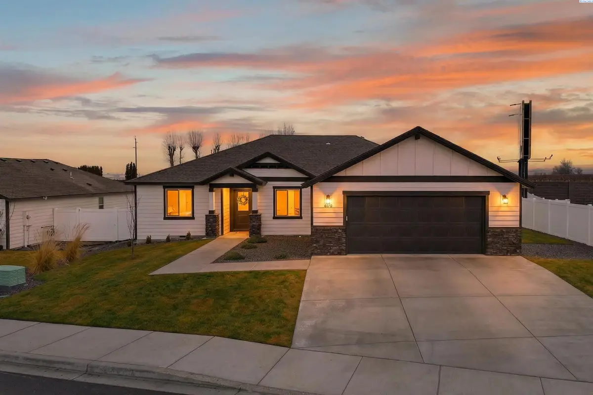 800 Vineyard St, Grandview, WA 98930 - Image #1