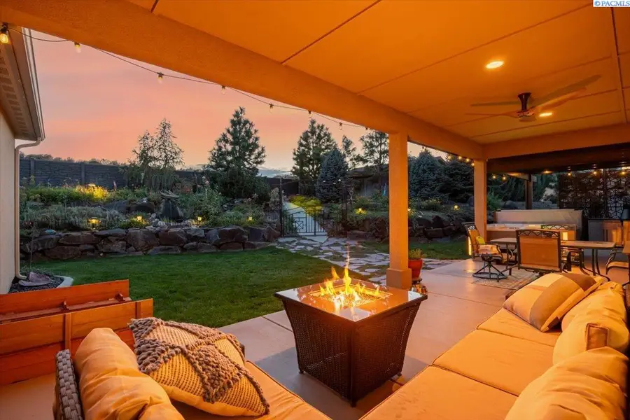 477 Heritage Hills Dr, Richland, WA 99352 - Image #2