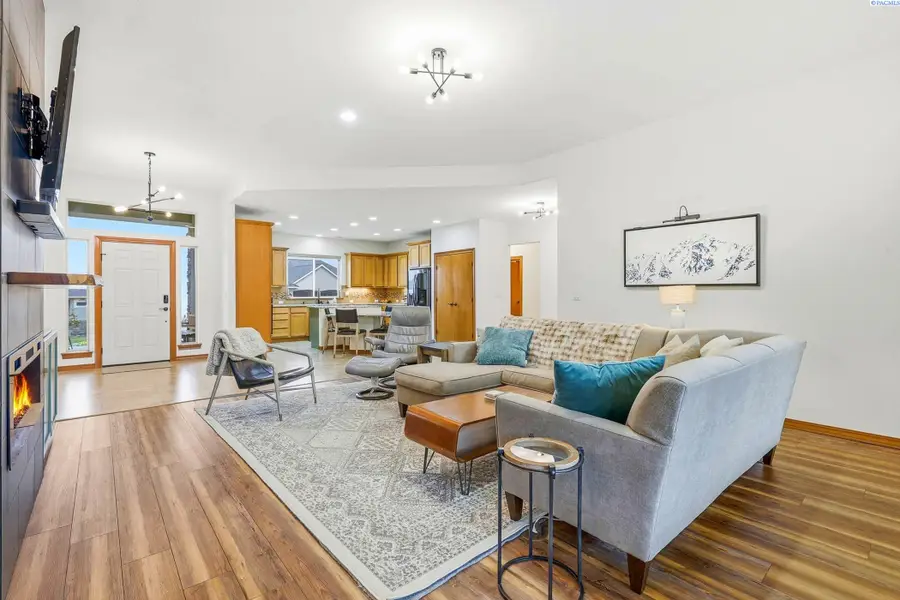 477 Heritage Hills Dr, Richland, WA 99352 - Image #3