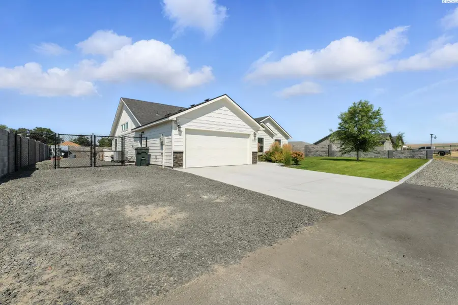 192212 S Rivercrest Pl, Plymouth, WA 99346 - #3