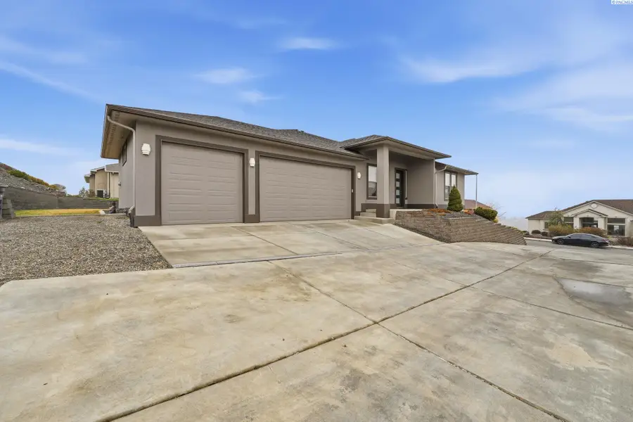 1359 White Bluffs Street, Richland, WA 99352 - #3