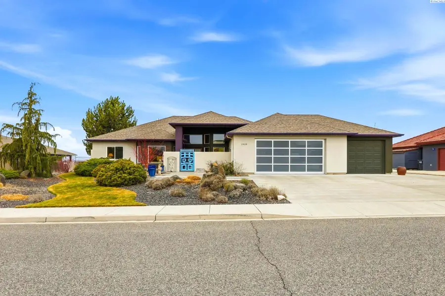 1939 Sunshine Avenue, West Richland, WA 99353 - #2