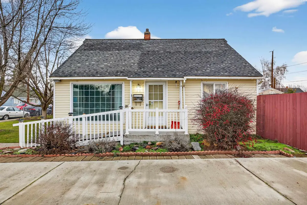 702 S 12th St, Sunnyside, WA 98944 - #1