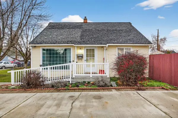 702 S 12th St, Sunnyside, WA 98944