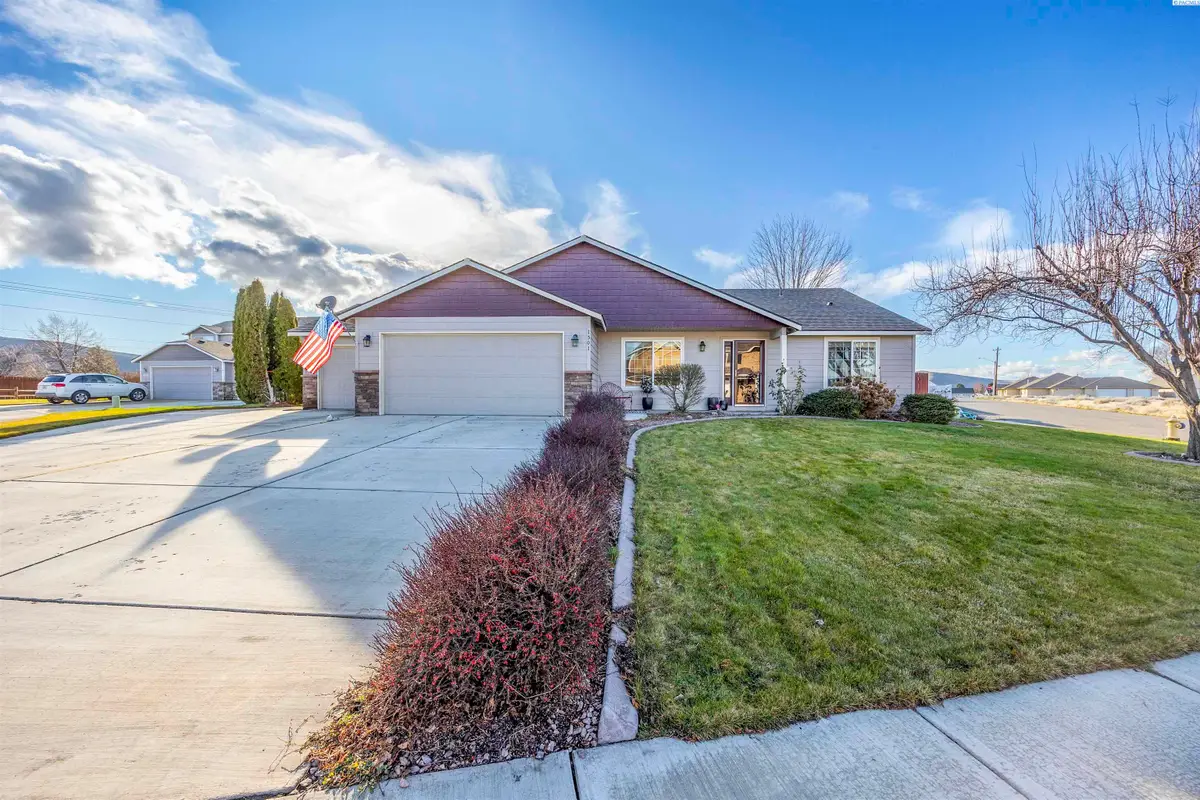 1501 S 57th Ct, West Richland, WA 99353 - #1