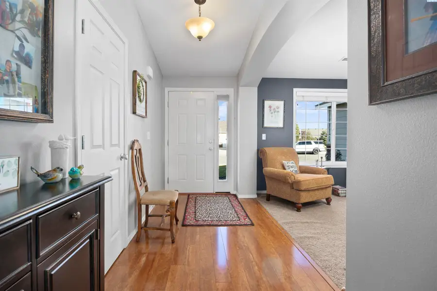 1501 S 57th Ct, West Richland, WA 99353 - #2