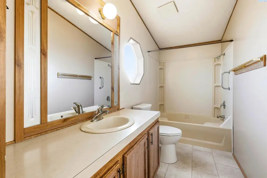 312 S Columbia Center Blvd. #72 #72, Kennewick, WA 99336 - #2