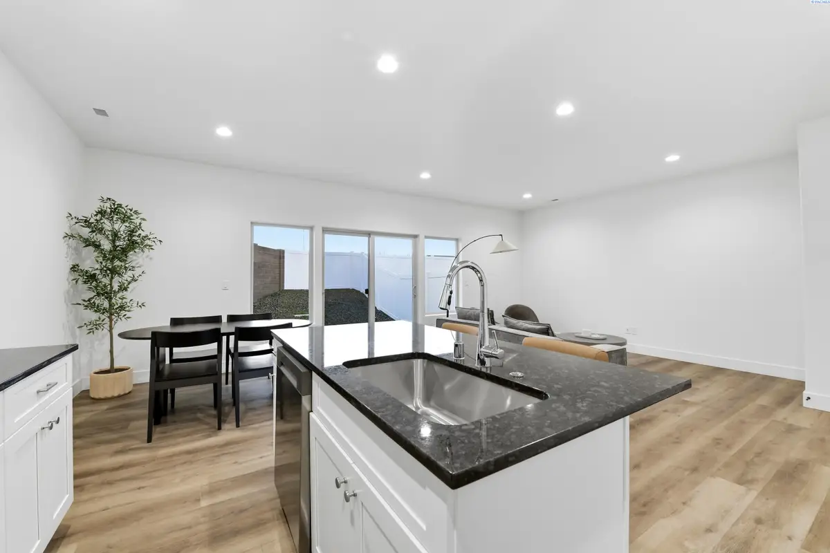 7423 Grapevine Ct, West Richland, WA 99353 - #1