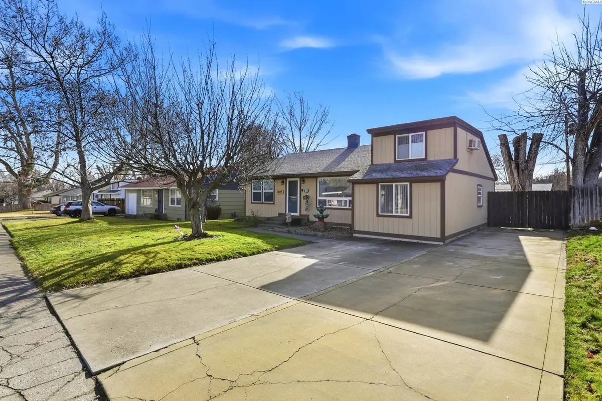2001 W 3rd Ave, Kennewick, WA 99336 - #1