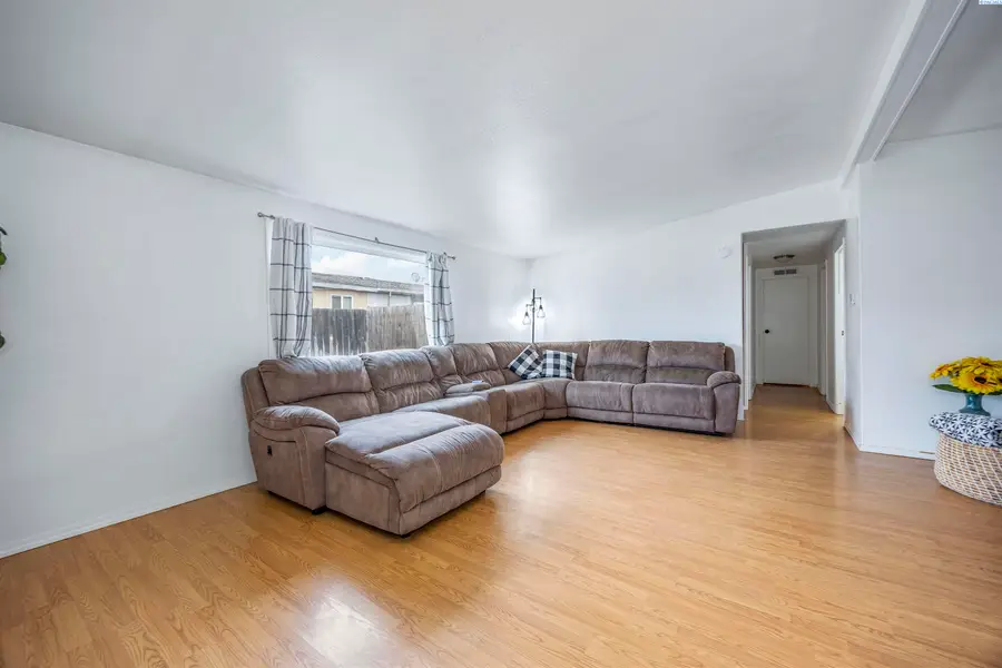 9171 W Yellowstone Ave, Kennewick, WA 99336 - #2