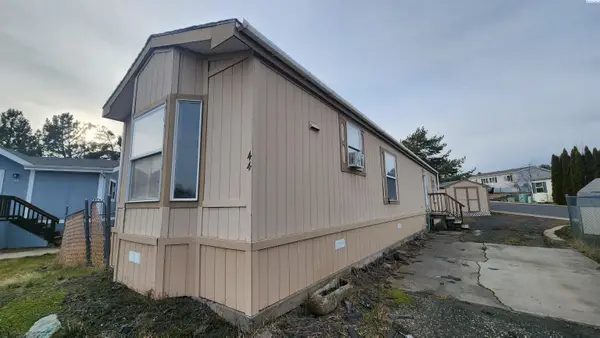 255 NW Golden Hills Dr. #44, Pullman, WA 99163