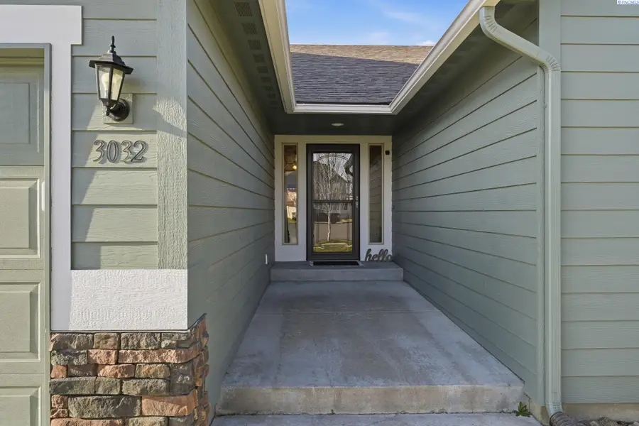 3032 S Edison Ct., Kennewick, WA 99338 - #2