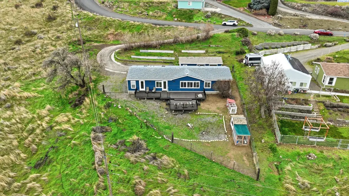 543 Lakeview Dr, Burbank, WA 99323 - #1